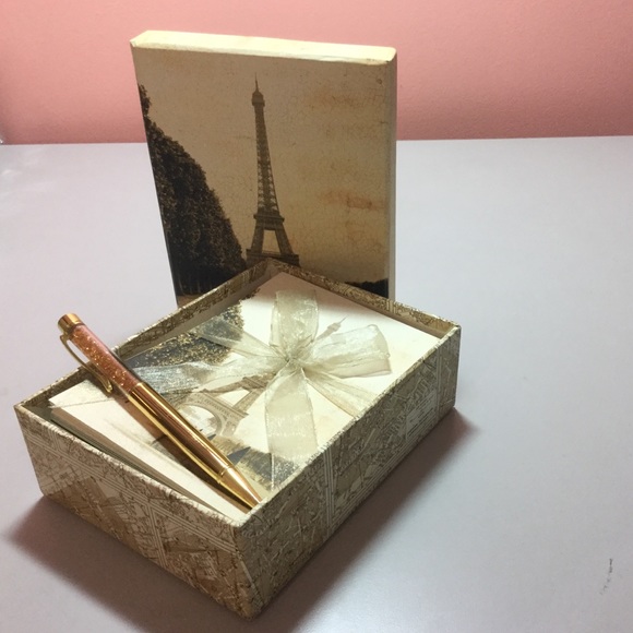 Other - NWOT Eiffel Tower Notecards with Pen 🇫🇷